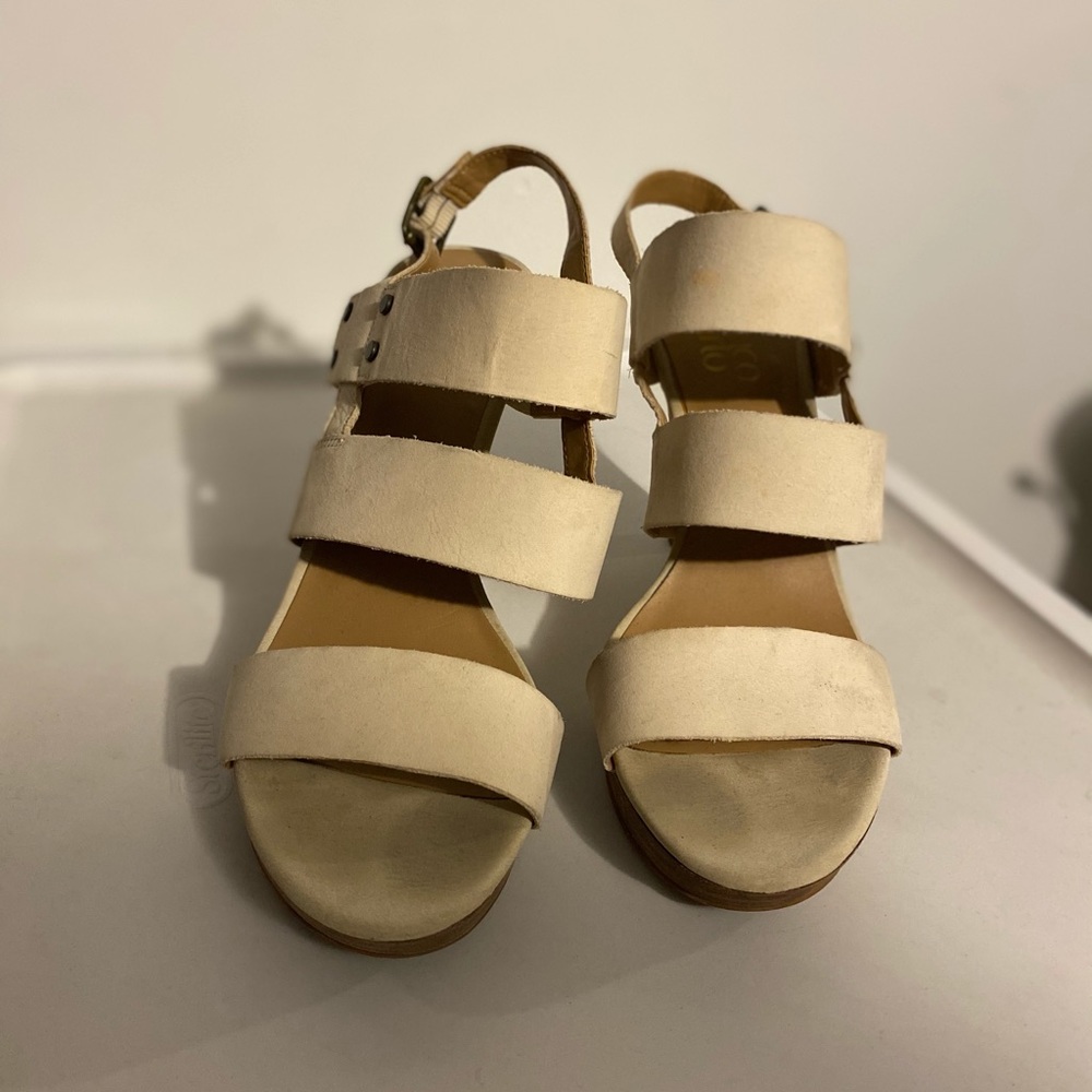Franco Sarto Sandal Heels. Tan Suede.